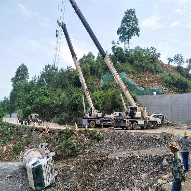 烟台栖霞汽车掉沟里叫吊车救援要多少钱
